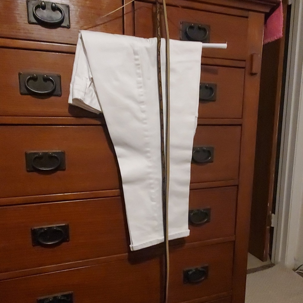 Ankle cropped white jeans with 2 belts